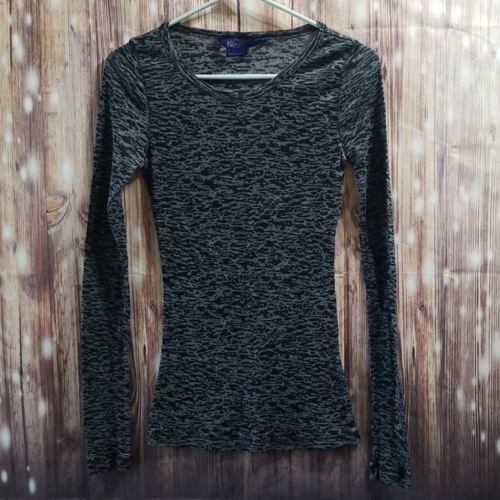 Miley cyrus long sleeve tee..size medium